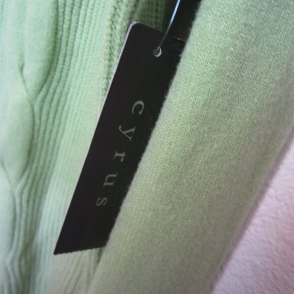 Cyrus NEW Size XL Cable Knit Green Super Soft Sweater Rayon Blend Scoop Neck - Picture 4 of 8